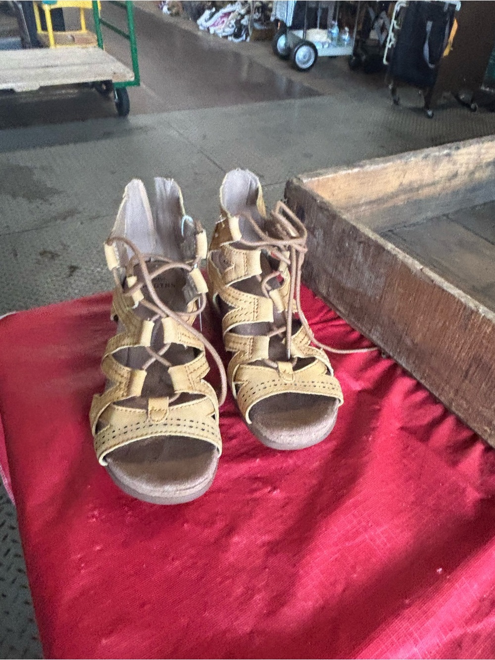 Earth orgins Lace-Up Gladiator Sandals size 7